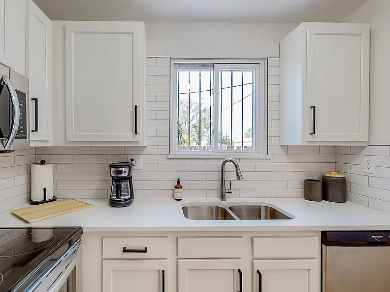 Remodeled / Fully Loaded / Furnished 2 Bed / 2 Bath in Uptown — Photo 1