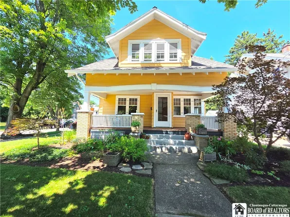 103 Center St, Fredonia, NY 14063