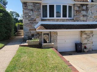 702 Hill Rd, Philadelphia, PA 19128