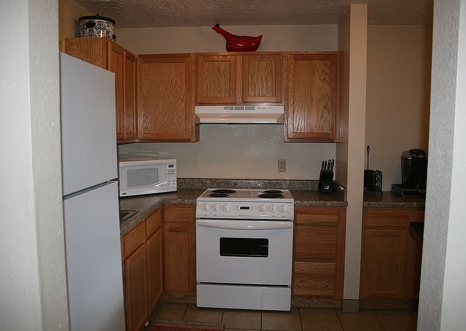 1st image of 1005 E Navajo St APT 1