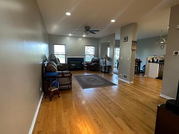 3rd image of 318 Abington Woods Dr #1