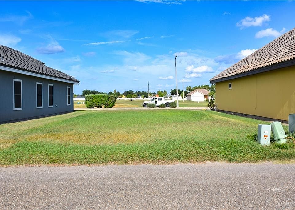 2nd image of 3822 Santo Cielo St