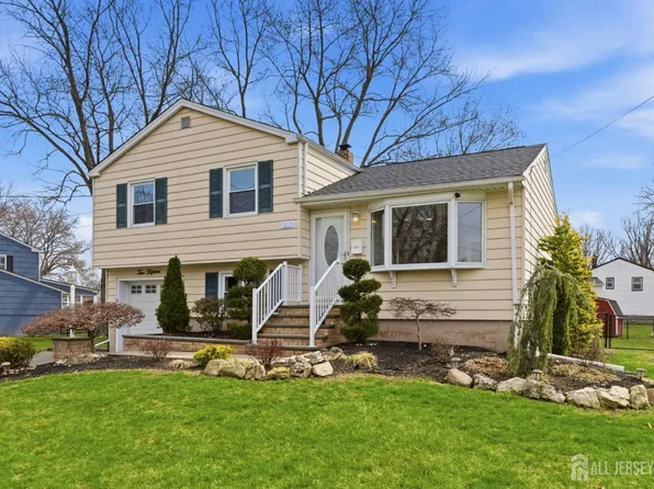 215 Oak Manor Pkwy, South Plainfield, NJ 07080