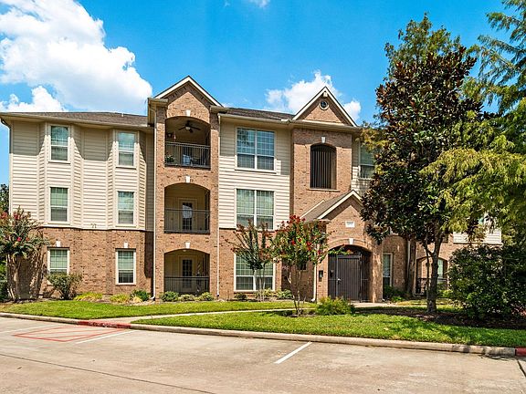 3rd image of 6607 Lake Woodlands Dr APT 633