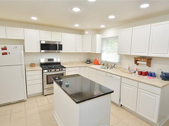 3rd image of 3253 Country Club Ln