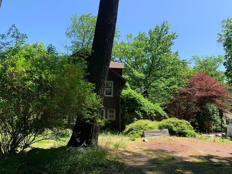 136 Falls Dr, Buck Hill Falls, PA 18323 Zillow