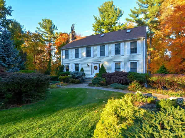 8 Greybirch Rd, Andover, MA 01810