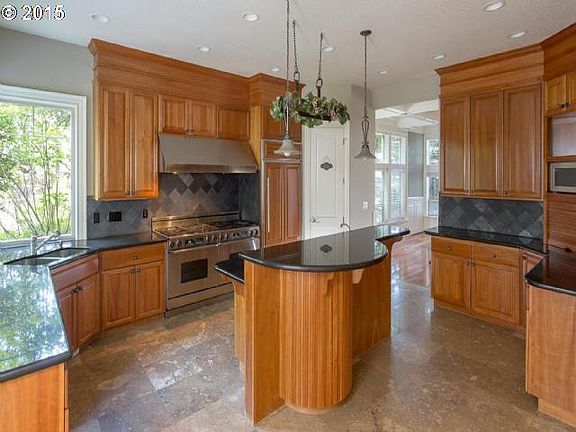5th image of 2727 Beacon Hill Dr