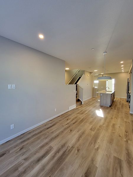 Calgary House for rent - 4 Bedrooms — photo 5