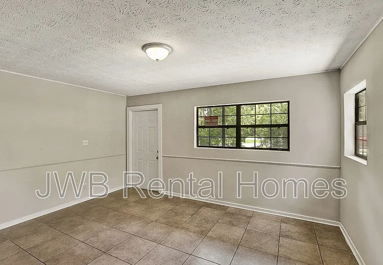 4705 Portsmouth Ave — Photo 6