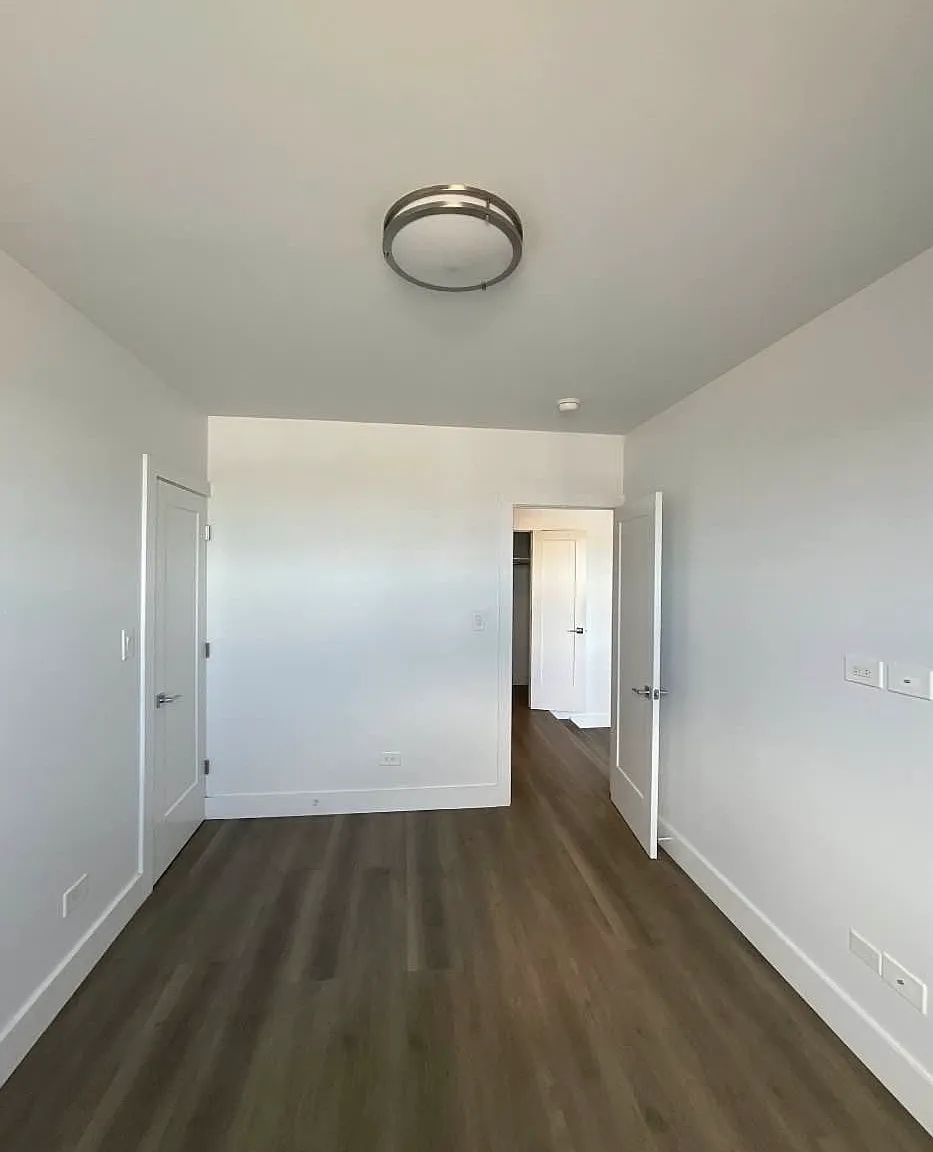 901 Avenue H — Photo 4