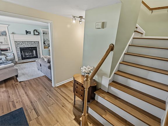 4th image of 18 Meetinghouse Road