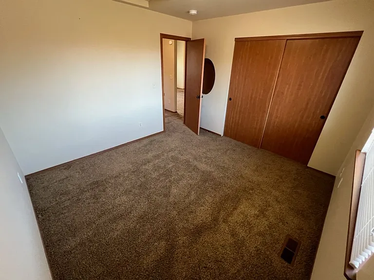 2525 NE Noble Loop — Photo 7
