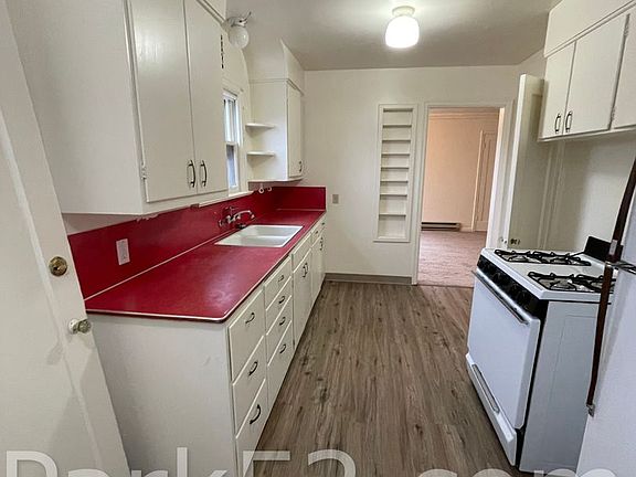 5th image of 1002 S Oakes St
