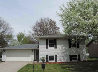 70 Birch Ct, North Liberty, IA 52317