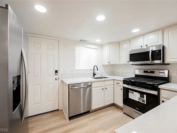 4th image of 454 Sellers Pl