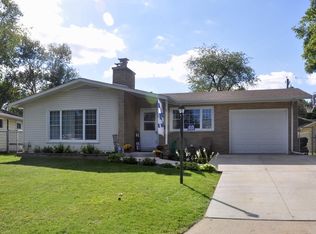 1915 Niva Ct, Waukegan, IL 60087