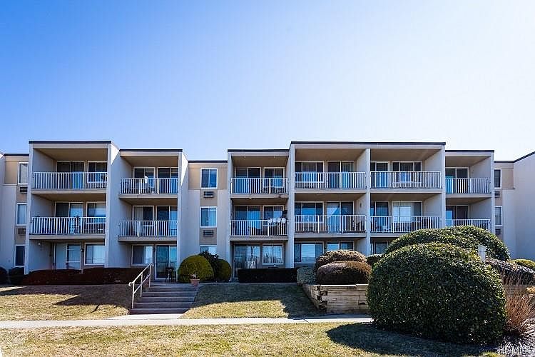 1st image of 141 E Lake Blvd
