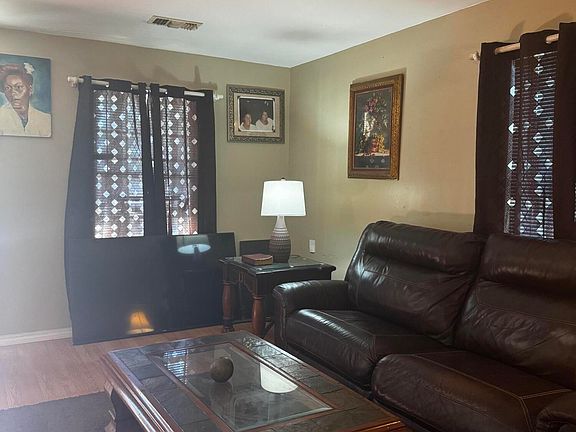 4th image of 2111 Jackson Ave