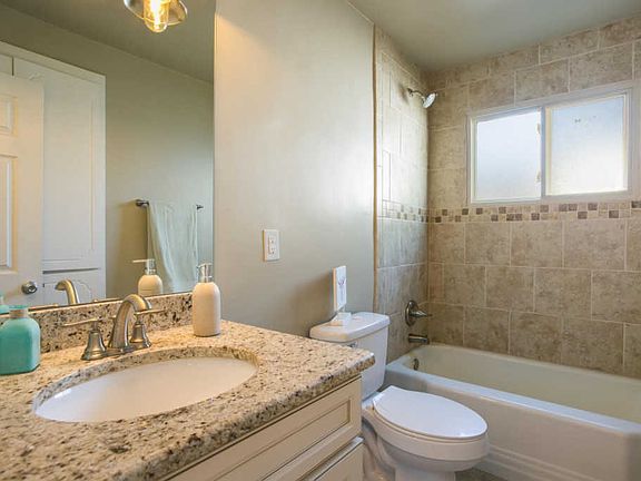 5th image of 2916 San Joaquin Ave SE