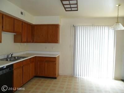 3rd image of 513 Clubhouse Way