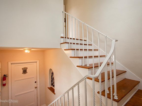 2nd image of 1251 Stearns Dr