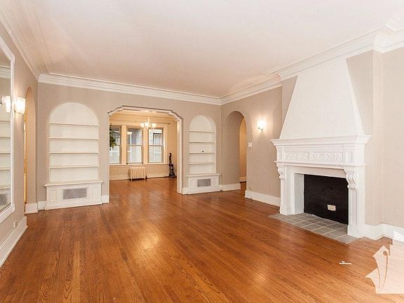 5th image of 2726 N Pine Grove Ave APT 1