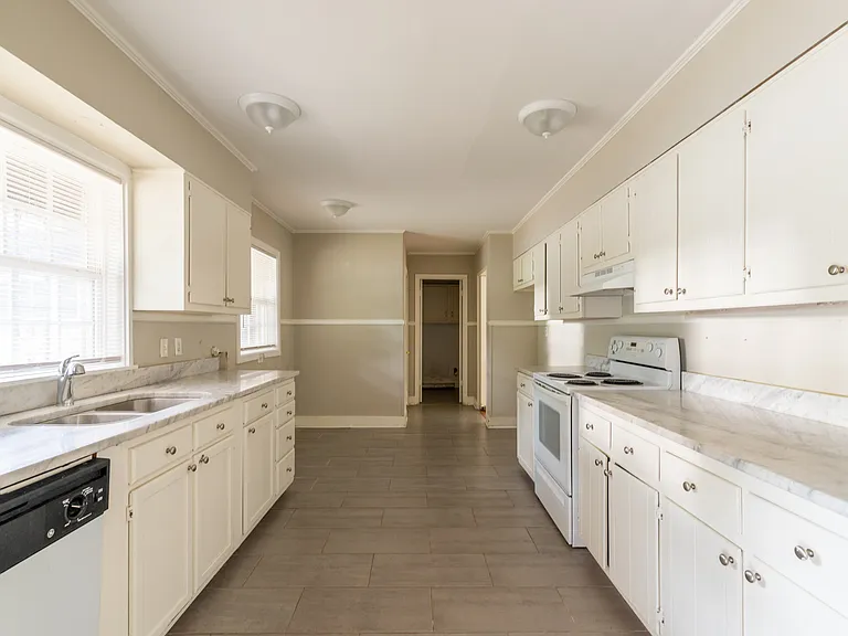 376 N Graham St — Photo 6
