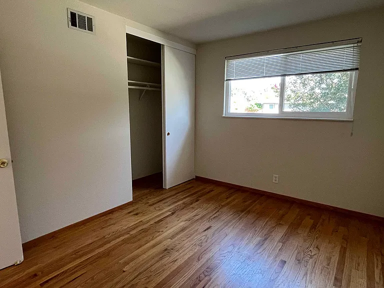 2000 Santa Cruz Ave — Photo 7