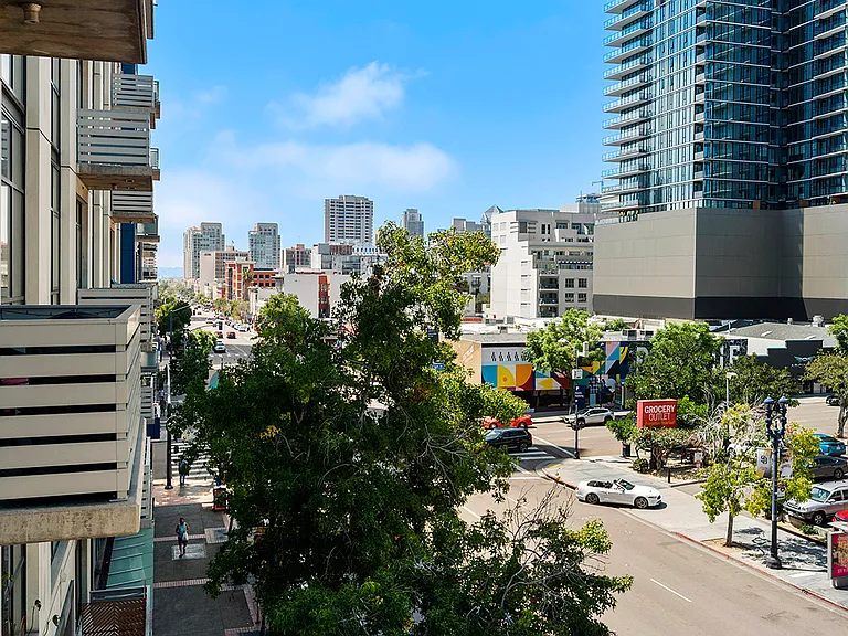 527 10th Ave #407 — Photo 9