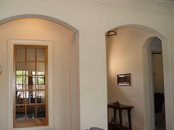 5th image of 394 Summerville Dr