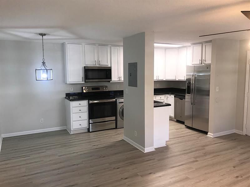1st image of 120 N Lakeside Dr APT 1