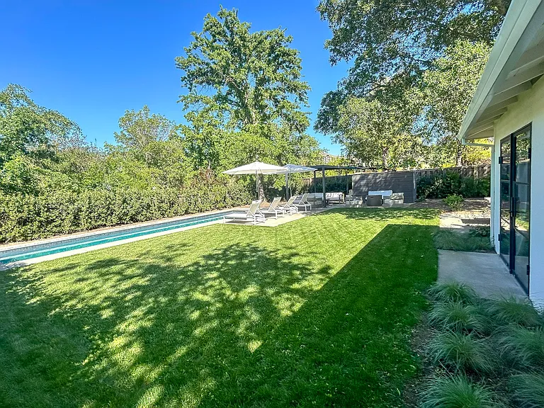 4 Arch Way — Photo 29