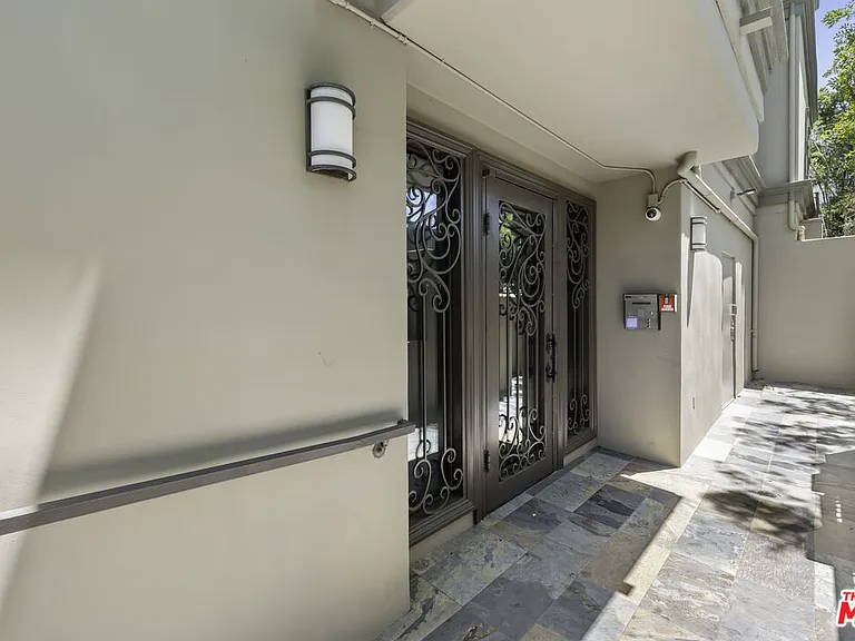 1820 Benecia Ave #402 — Photo 4