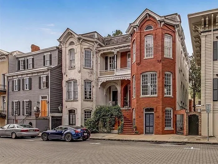 115 W Perry St — Photo 1