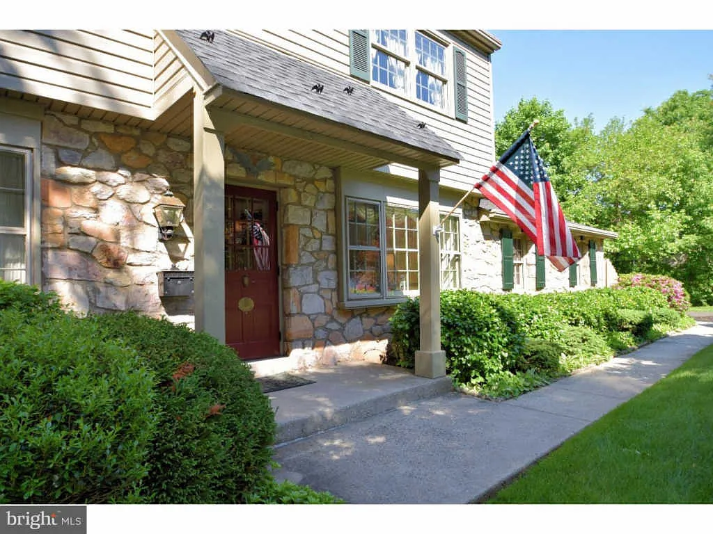 1620 Kenmare Dr photo 1