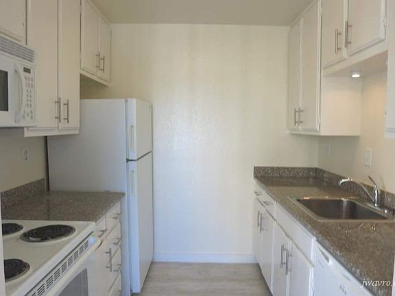 5th image of 2642 Van Ness Ave APT 301