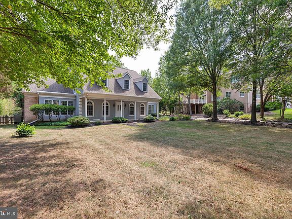 3rd image of 3517 Surrey Dr