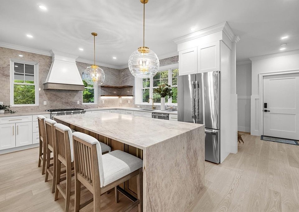 1st image of 150 Fruit St