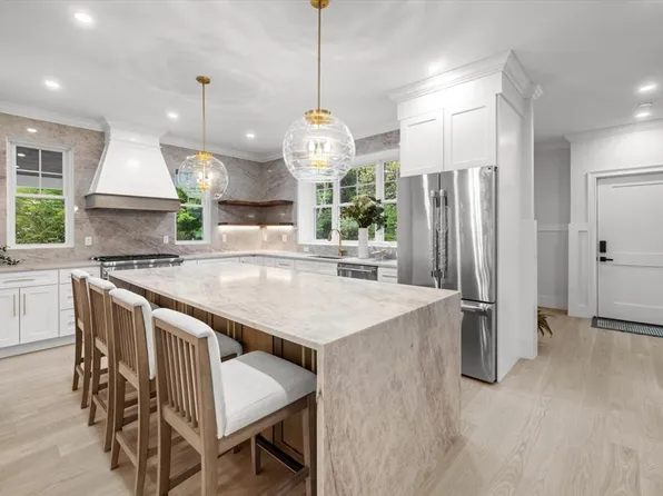 150 Fruit St, Hopkinton, MA 01748
