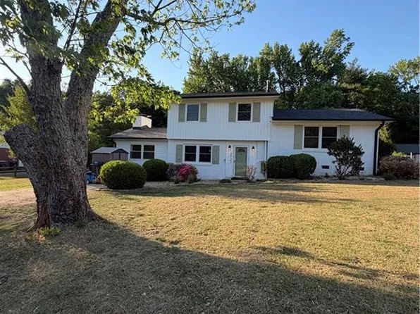 5722 Friendswood Dr, Greensboro, NC 27409