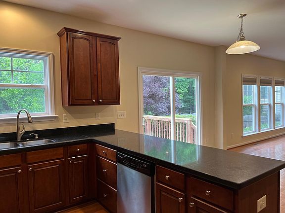 5th image of 2 Greenway Cir