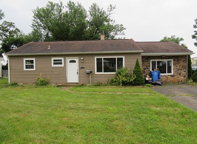 1st image of 10912 Carlson Dr