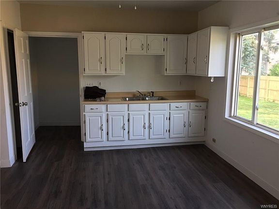 2nd image of 317 Dingens St