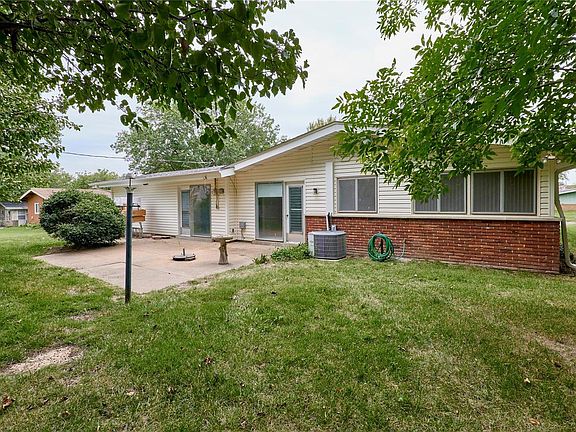 3rd image of 470 Durwood Dr