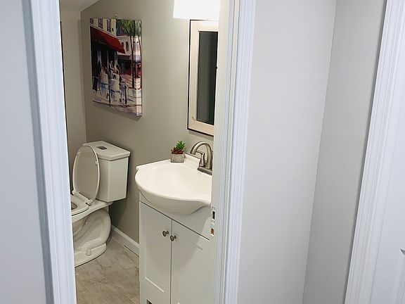 2 Floor Full Bathroom