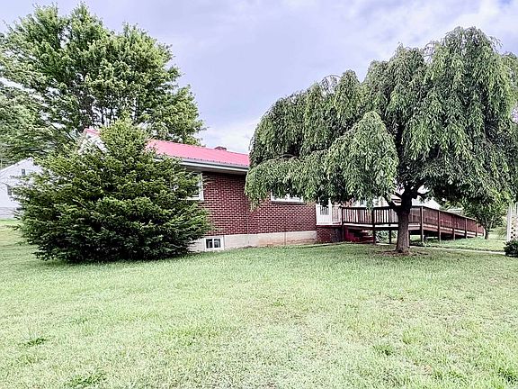 4th image of 201 Honeysuckle Ln