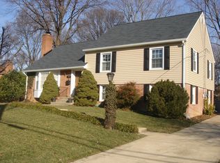 1104 Waynewood Blvd, Alexandria, VA 22308