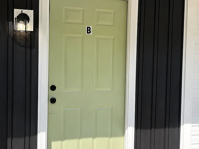 103 S Glen Ct #B — Photo 2