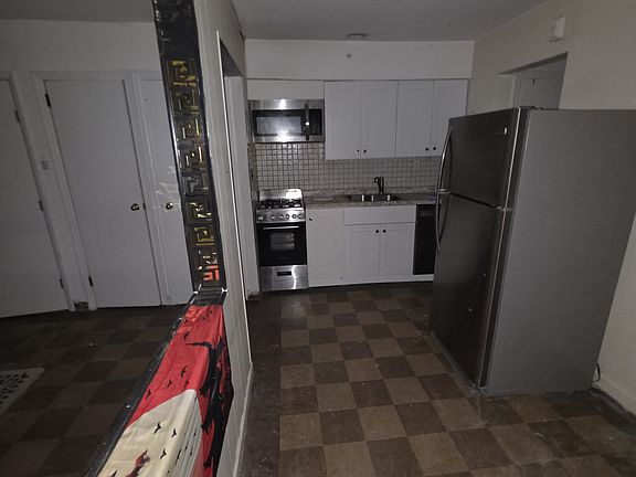 2nd image of 616 E Broadway APT 1A